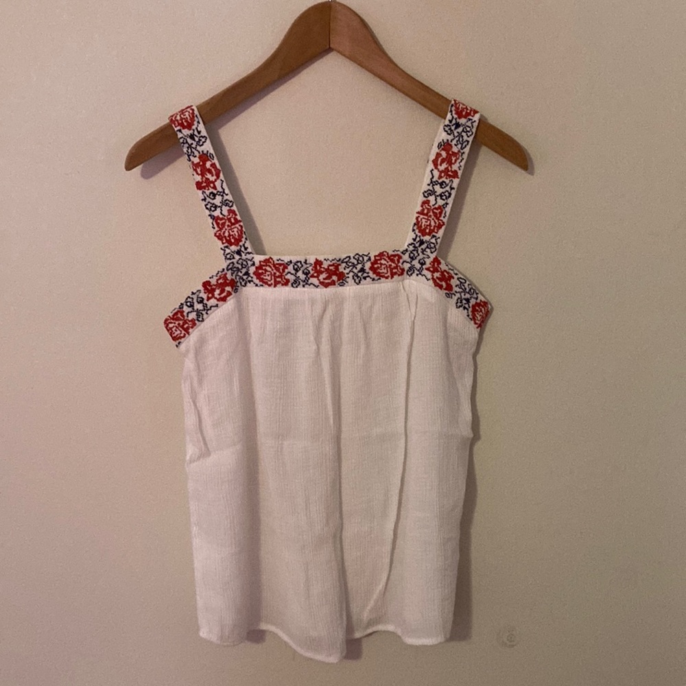 White decorative blouse, size medium, like new condition, no blemishes.
